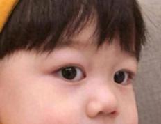 大师取名字案例：爸爸给儿子取名“言朗”，妻子火冒三丈：不看看你姓什么