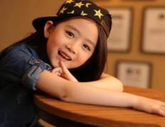 2025年12月刚出生女宝宝名字，新生女孩取名字大全免费