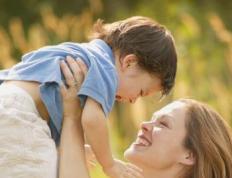 翁氏孩子八字缺金取名字，朝气蓬勃的姓翁宝宝五行属金的名字大全