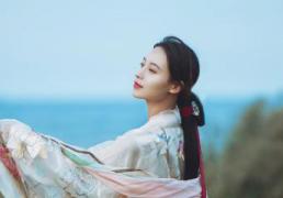 2025年季姓女孩八字五行缺土取名字，淑质英才的姓季属土女宝宝名字推荐