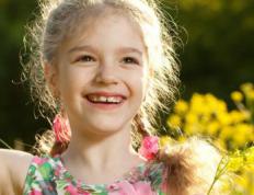 位姓女孩八字五行缺火怎么取名字，动人心扉的位姓属火女生名字推荐