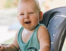 严姓八字五行缺水的小男孩取什么名字好,正直坚韧的姓严属水男宝宝名字推荐