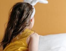 桐字五行属性及取名寓意，芳香诱人的与桐字匹配的女宝宝名字大全