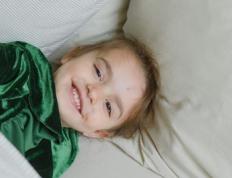 辛姓女宝宝八字缺火取什么名字好,颖悟绝伦的姓辛属火女孩名字大全