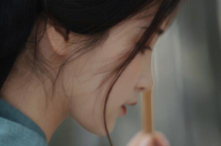 20250913105050.jpg 甘姓女孩八字五行缺金取名字,儒雅高洁的姓甘属金女宝宝名字推荐