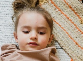 屏幕截图 2025-10-29 102433.jpg 赞字五行属性及取名寓意,多姿多彩的带赞字女宝宝名字大全