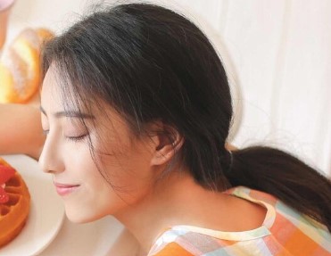 屏幕截图 2025-11-21 103046.jpg 朝气蓬勃,独立自信的2026年2月1日出生的小孩名字